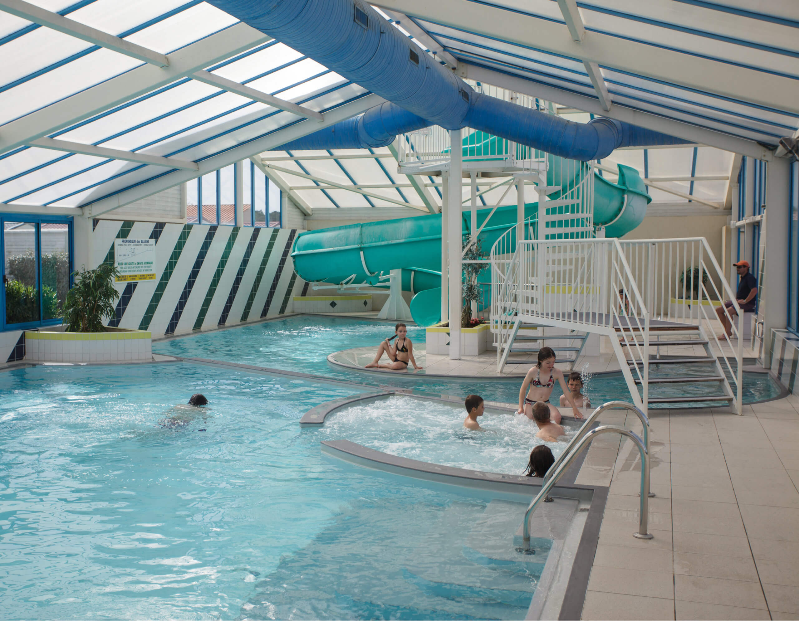 ESPACE AQUATIQUE-TOBOGGAN-PISCINE COUVERTE CHAUFFEE